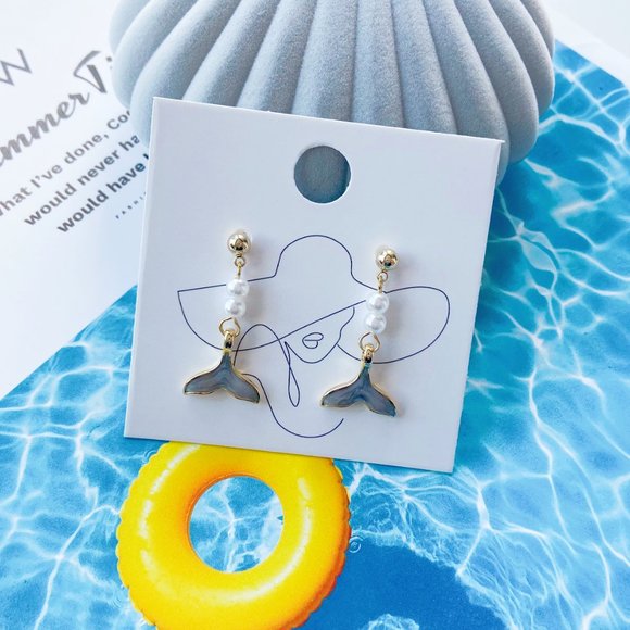 3/$35 Fish Tail Pearl Earrings - Picture 5 of 5